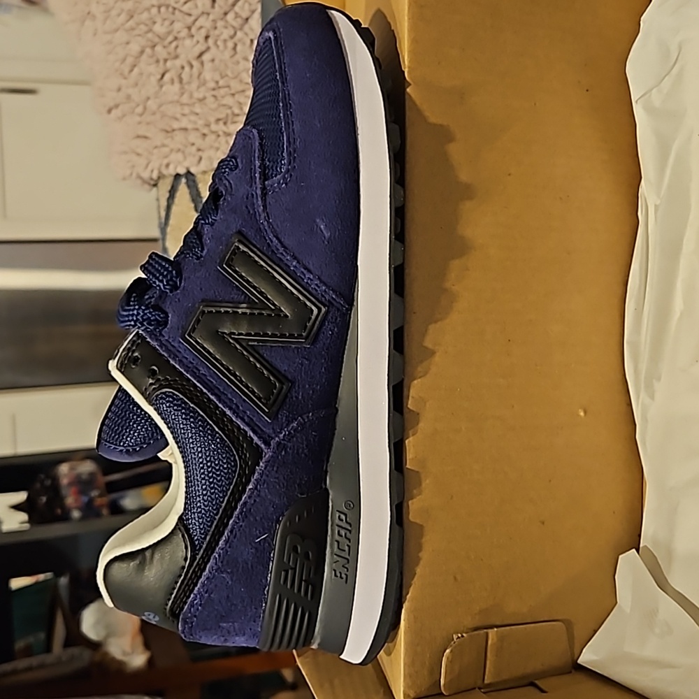 New Balance tennis shoes size 6